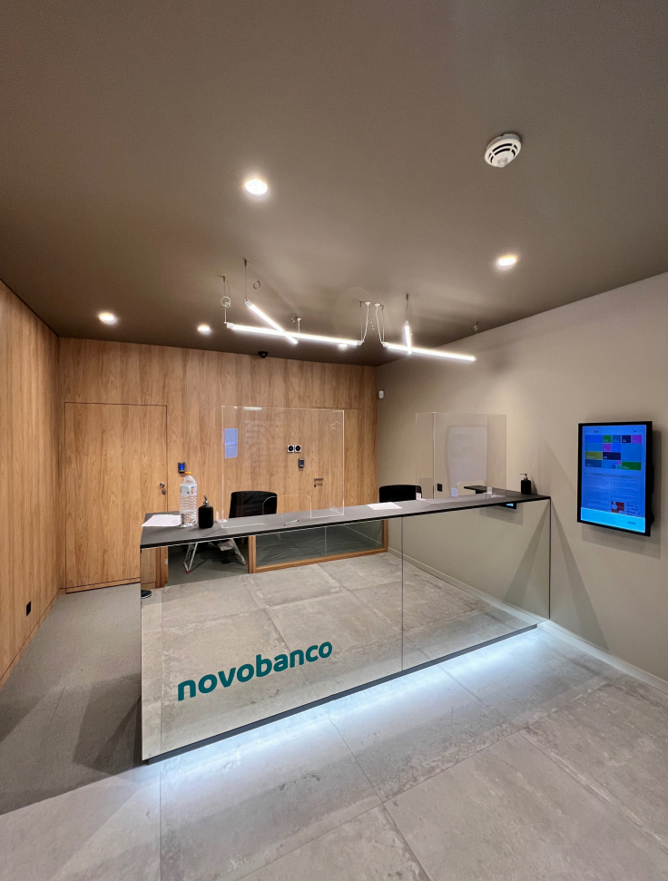 Agência Bancária — Balcão de Atendimento — Comercial em Lisboa
