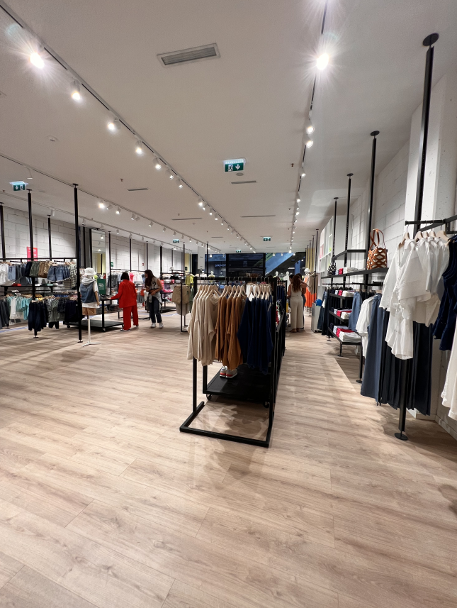 Lojas de Retalho de Moda — Centros Comerciais — imagem 1